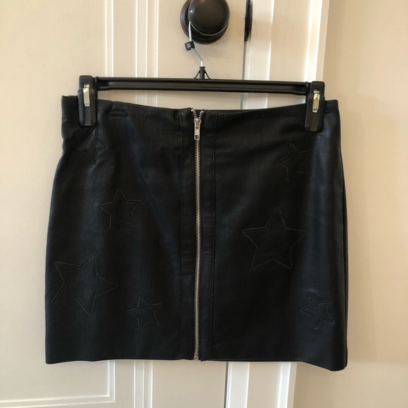 Faux leather mini skirt - Picture 2 of 5